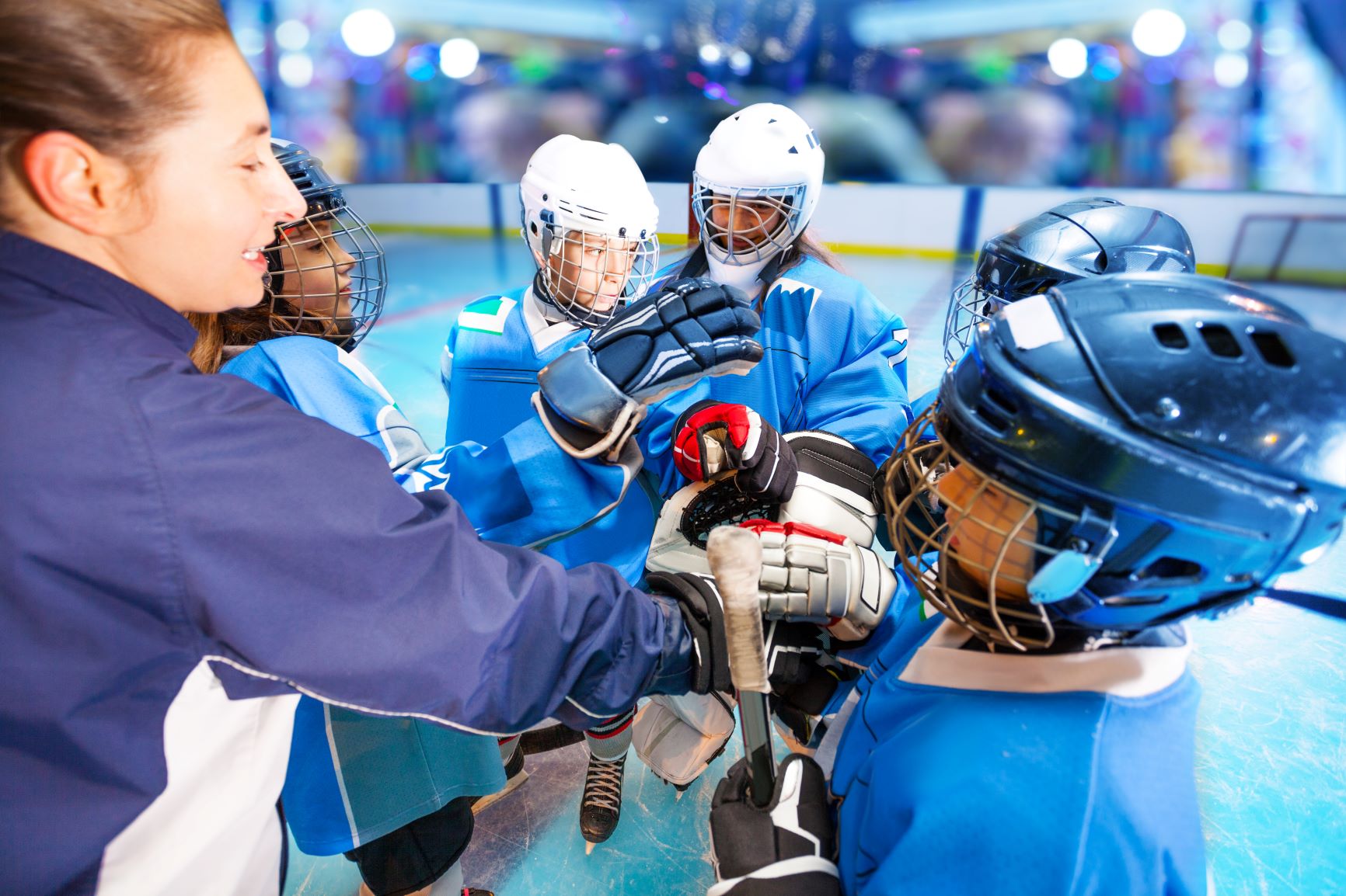 Female hockey coach with her youth athletes