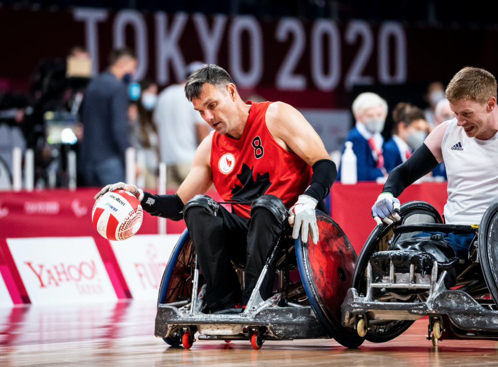 Mike Whithead playing wheelchair basketball for Team Canada at the Tokyo Paralympics.